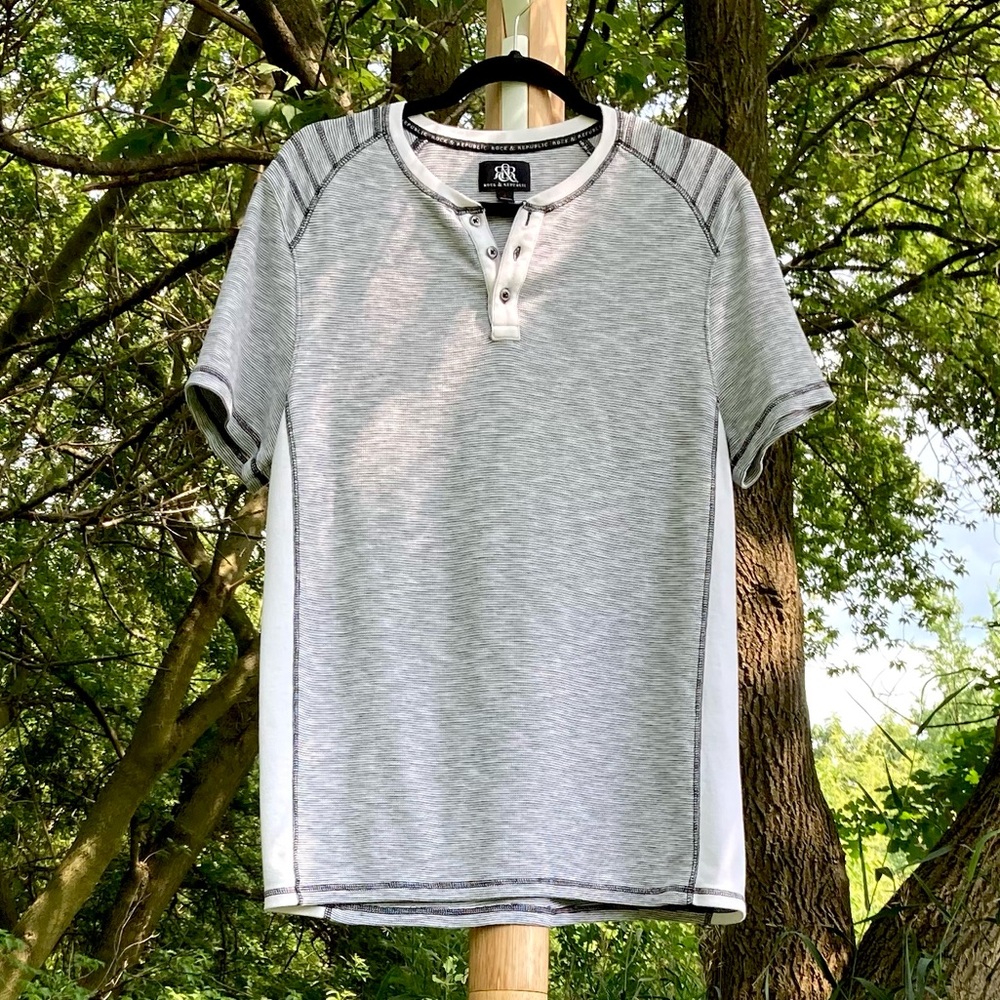 Rock & Republic: Men’s size L short sleeve henley in black & white.
